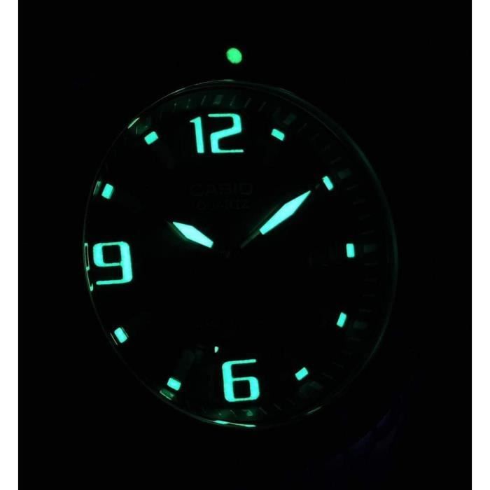 CASIO - BASIC - Acier inoxydable - Quartz - Étanchéité 20 Atm Montre