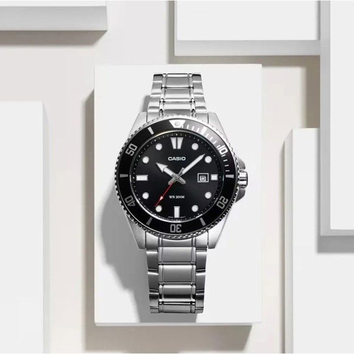 Montre Casio MDV-107D homme noire à quartz
